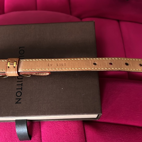 Louis Vuitton Dog Collar/Bracelet & Dust Bag - Picture 15 of 16